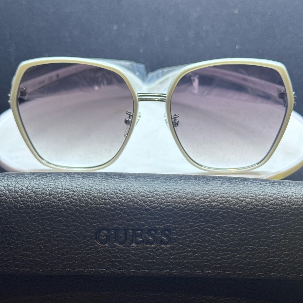 Guess Womens 59mm White Oversized Sunglasses